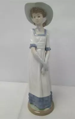 Buy Lladro Figurine - Lady Wearing Bonnet & Gloves 32cm - Daisa 1987 • 7.99£