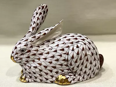 Buy Herend Figurine - Bunny / Rabbit Sitting - Chocolate Brown Fishnet • 262.35£
