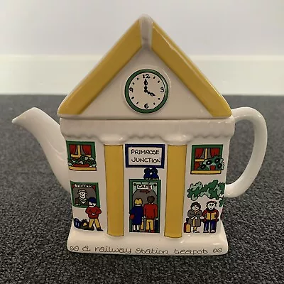 Buy Collectable Vintage ‘Wade’ Teapot - English Life ‘A Railway Station Teapot’ • 10£