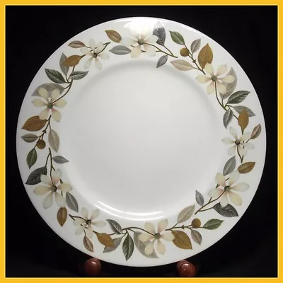 Buy Wedgwood Beaconsfield 10 3/4 Inch Dinner Plates - In Good Used Condition • 7.99£