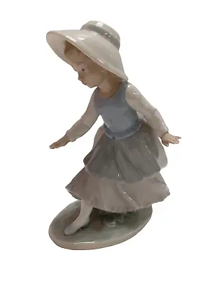Buy Daisa 1980 NAO By Lladro Porcelain Made In Spain Girl With With Hat Figurine • 7.99£