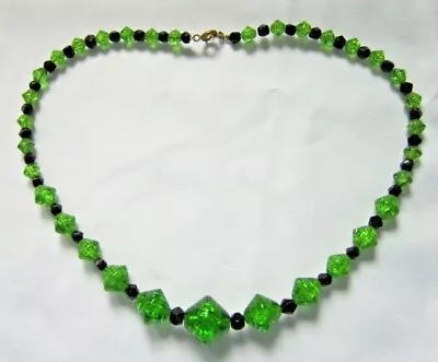 Buy Vintage Vibrant Emerald Green Crackle Glass Bead Necklace • 12.50£