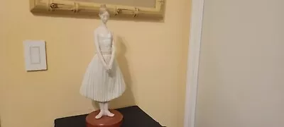 Buy Lladro Daisa Shy Ballerina Large Porcelain Figurine Color White • 638.24£