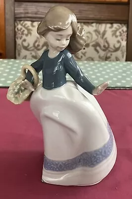 Buy NAO By Lladro Figurine  # 1095 “GIRL WITH FLOWER BASKET” C1985 Retired • 10£
