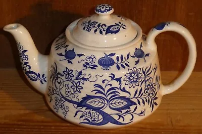 Buy Vintage Sadler  Blue Onion  2 Pint Teapot • 18£