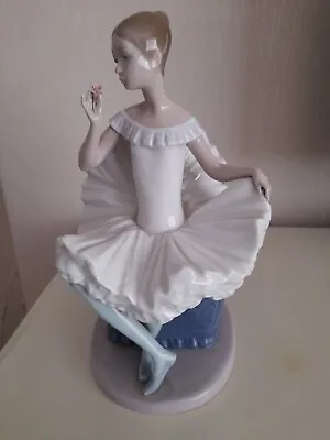 Buy Nao Lladro Seated Ballerina Ballet Dancer Holding Flower • 59.99£