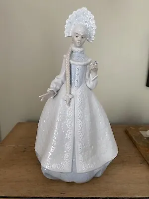 Buy Lladro #8412 Snow Maiden Porcelain Figurine • 199£