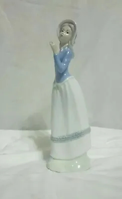 Buy MESTRE Spanish Porcelain Figurine Of Lady In Bonnet - Like Nao Lladro- Ht 11.5” • 19.99£