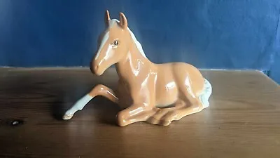 Buy Beswick Pottery Palomino Gloss Foal Laying Down #915 • 15£