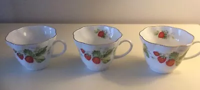 Buy Queens Virginia Strawberry Tea Cups • 15£