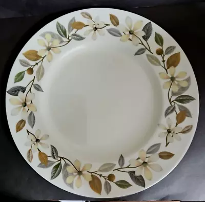 Buy Wedgwood Dinner Plate In The Beaconsfield Pattern - 27.5 Cm Diam ( 5 Available)) • 7£