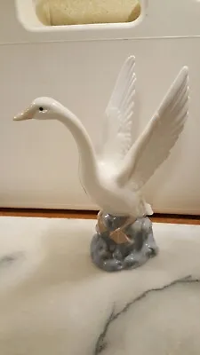 Buy Lladro Nao Flying Swan/ Goose  Figurine Spain H8cm X 5.5cm Vgc • 25£