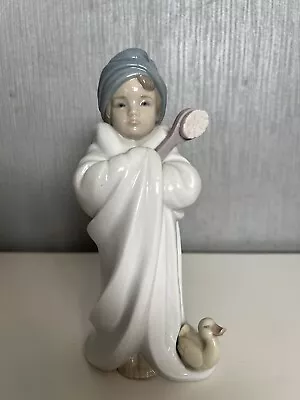Buy Lladro Bundled Bather 6800 Porcelain Figurine • 39.95£