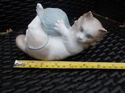 Buy NAO By Lladro Cat Playing With Yarn • 9.50£