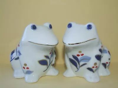 Buy An Attractive  Pair Of Ceramic Frogs • 5£