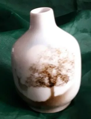 Buy Highbank (Lochgilphead) Porcelain Bud Vase. • 3£