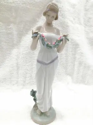 Buy Lladro Maiden In The Season Of Fragrant Flowers Figurine • 191.25£