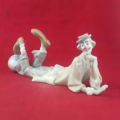Buy Lladro Porcelain Figurine 4618 Clown Laying Down Foot On Ball (Damaged) - 8320 L • 96£