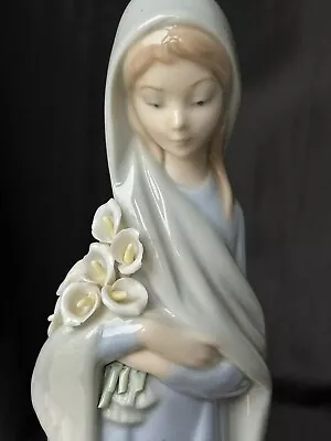 Buy LLADRO FIGURINE GIRL LADY MADONNA WITH FLOWERS / CALLA LILLIES 9” Little Chips • 20£