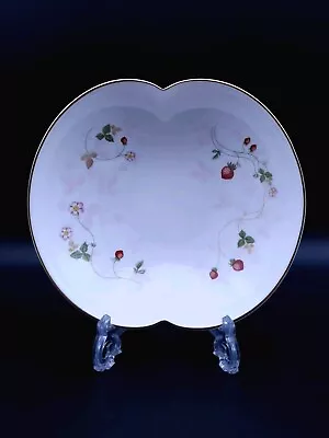 Buy Wedgwood Wild Strawberry Serving Bowl/Scalloped Dish-First Quality • 22.90£