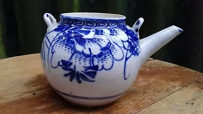 Buy Antique Chinese Blue & White Qing Dynasty (?) Porcelain Tea Pot • 8.99£