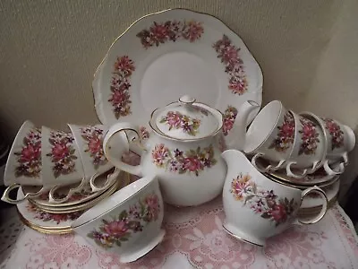 Buy Colclough Wayside 22 Piece Tea Set - Porcelain China - England • 65£