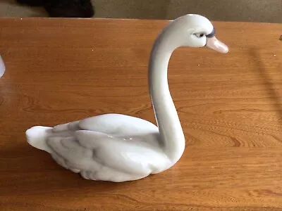 Buy Large Lladro Swan Perfect Condition 5230 .22cm Tall. • 30£