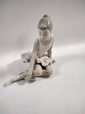 Buy Stunning  Nao Lladro Seated Ballerina #0147 • 20£