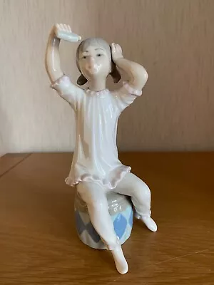 Buy Vintage Lladro Figurine ~ ‘Girl Shampooing’. Girl About To Shampoo Her Hair! VGC • 10.99£