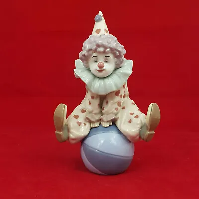 Buy Lladro Figurine 5813 Having A Ball - Clown With Ball • 125£