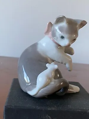 Buy Lladro Cat With Mouse On Tail.  • 26£