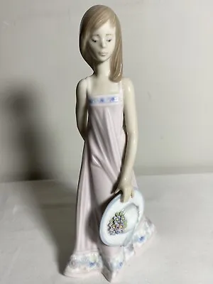 Buy Lladro Sara 5647 Girl With Bonnet Hat Spanish Porcelain Figurine 8  Tall-C • 35£