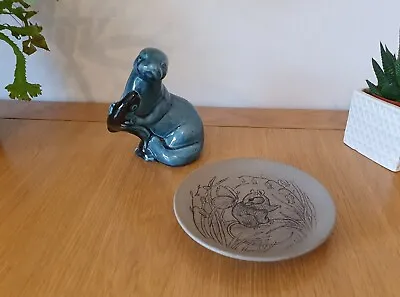 Buy Poole Pottery Otter With Fish Ornament & Mouse With Butterfly Plate Bundle   • 5£