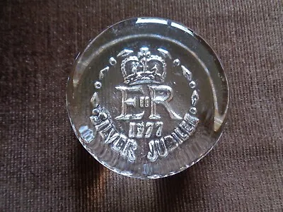 Buy Dartington Glass QEll Silver Jubilee Paperweight • 5.99£