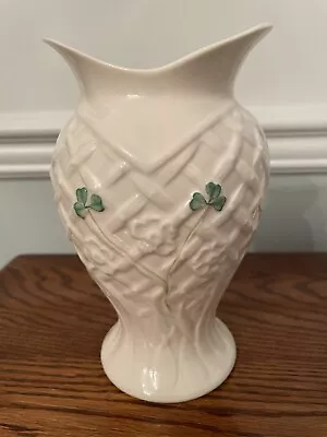 Buy Belleek WILD BRIAR VASE LIMITED  EDITION  2006  SIGNED & DATED BY NOAMI SLOAN  • 52.75£