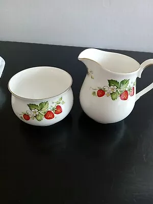 Buy Queen's Virginia Strawberry Milk Jug & Sugar Bowl Fine Bone China • 18.99£