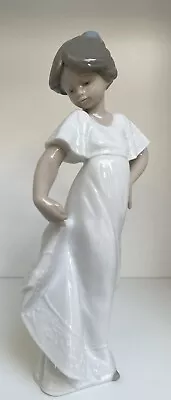 Buy Nao By Lladro How Pretty Girl Dancing • 15£