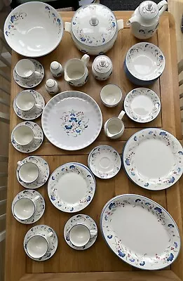 Buy 58 Piece Royal Doulton Expressions Windermere Dinnerware • 125£