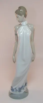 Buy Nao By Lladro 31cm Elegance Elegant Lady Model Figurine C2005 Excellent • 34.99£