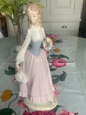 Buy Lladro Figurine Woman With Parasol • 80£