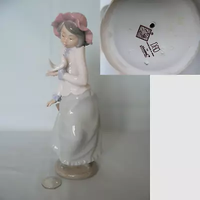 Buy Retired NAO/LLADRO Girl Holding A Dove Figure #0320 • 19.99£