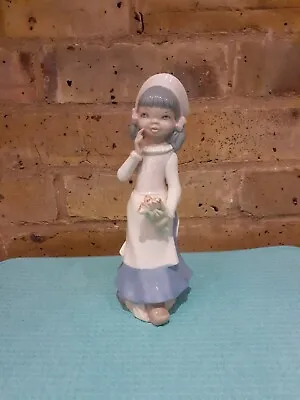Buy Vintage CASCADES 8.5  Figurine Young Girl Holding Flowers ~ Spain Lladro Style • 25£