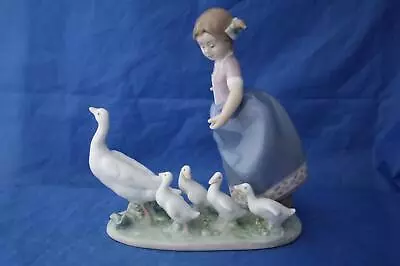 Buy Lladro - Hurry Now - Girl With Geese/goslings Figurine 5503 • 79.95£
