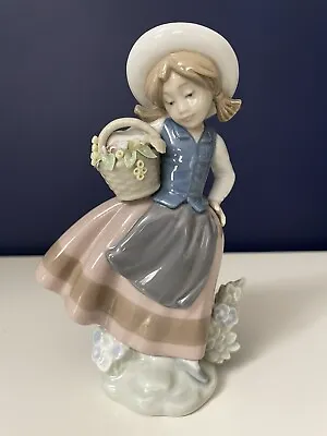 Buy Lladro Figurine Girl With Basket Of Flowers - Sweet Scent 5221 • 35£