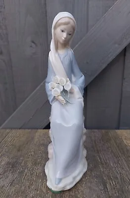 Buy LLadro Figurine Girl With Lillies Sitting Retired 1997 Vintage Ornament • 19.99£
