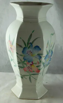 Buy Royal Winton Hexagonal Vase • 8£