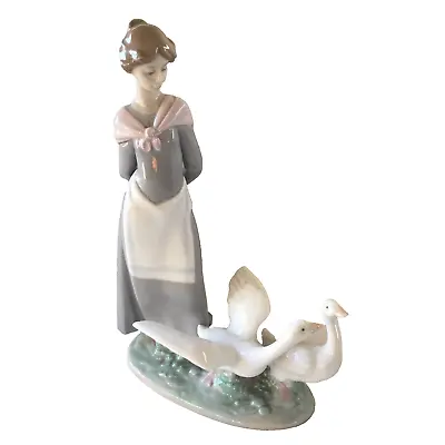 Buy Lladro Figurine Barnyard Scene. Lady With Two Geese.  10. Inch Tall • 22.50£