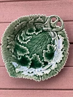 Buy Two’s Company Majolica-Style Green Leaf Embossed Plate Dish • 12.32£