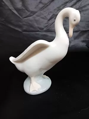 Buy Nao Lladro  Figurine -  Swan - 525  -  6  Tall. Very Good  Condition • 11.90£