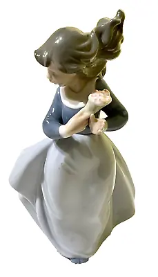 Buy VINTAGE NAO DAISA By LLADRO   Windblown Girl With Flowers 1089 • 5.99£